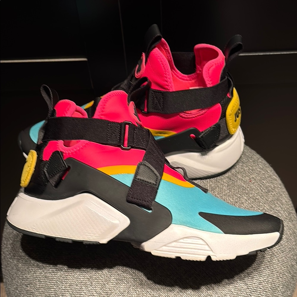 Nike Air Huarache City Multi-Color Mens Size 9.5 Women’s Size 11